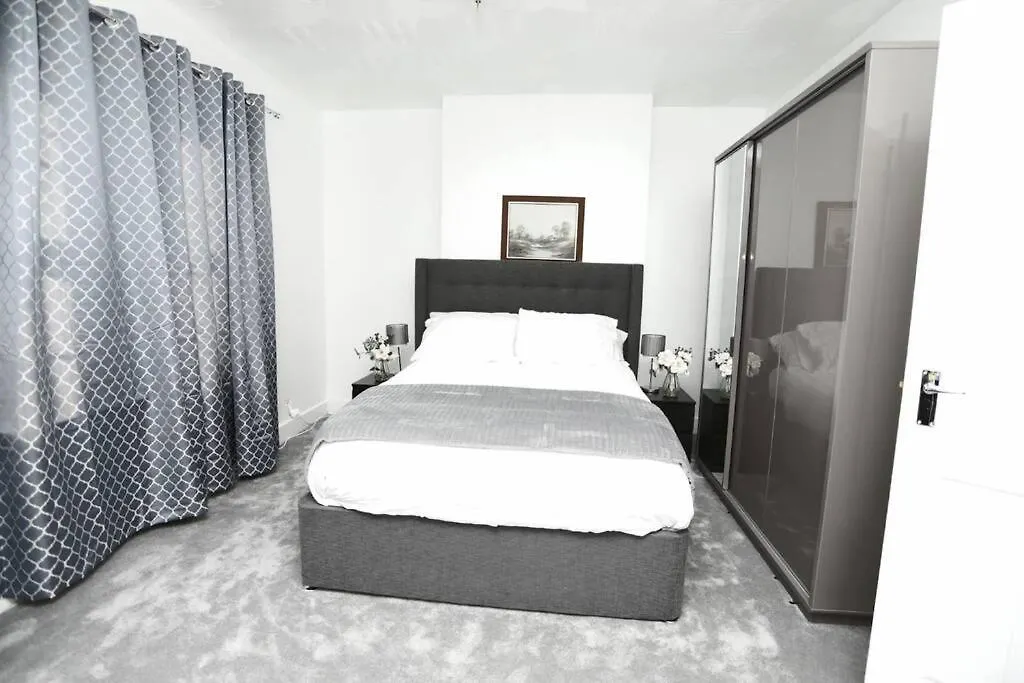 Impeccable 3 Bedroom House Plumstead  0*, Plumstead (Greater London)