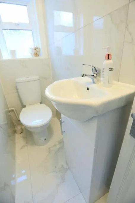 Impeccable 3 Bedroom House Plumstead  Plumstead (Greater London)