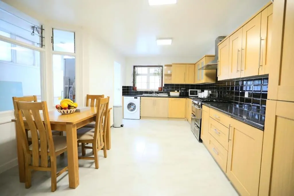 Impeccable 3 Bedroom House プラムステッド イギリス