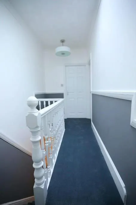 Impeccable 3 Bedroom House プラムステッド アパート