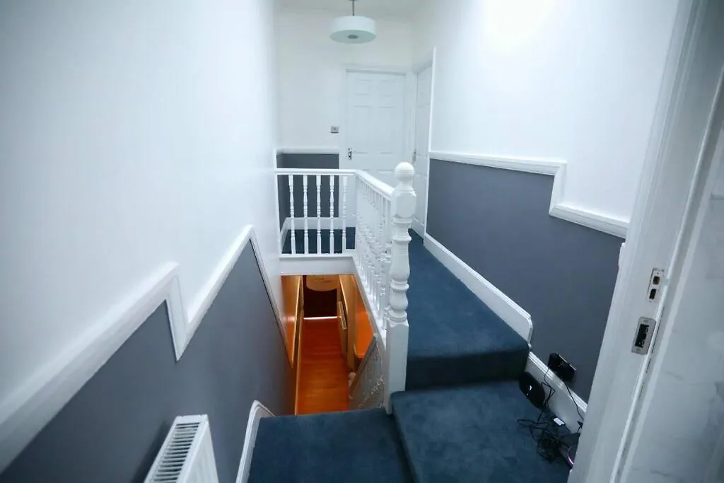 アパート Impeccable 3 Bedroom House プラムステッド